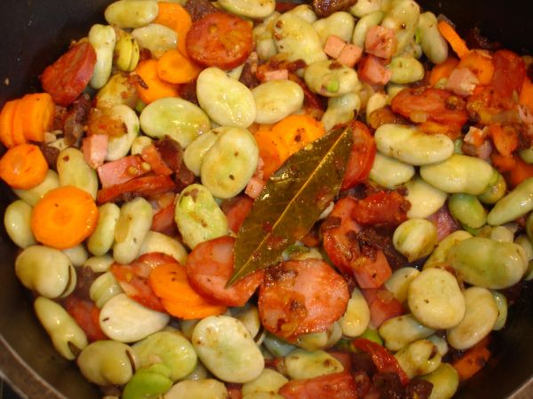 Fava com Carne de Porco